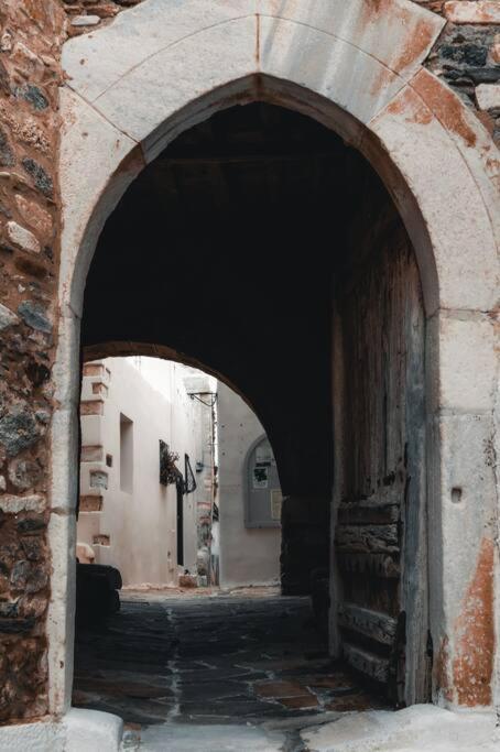 Castlevania- Traditional House In The Castle Naxos City Екстер'єр фото